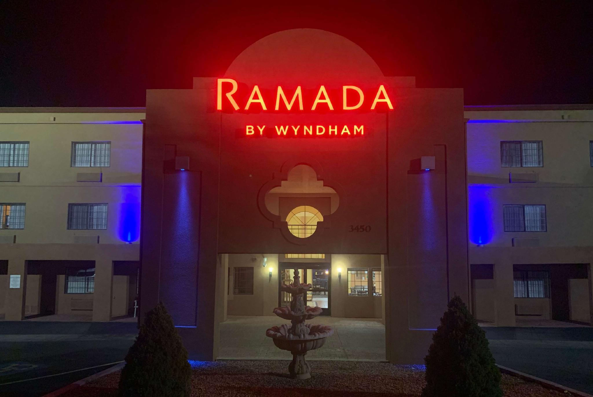 Hotel Ramada By Wyndham Santa Fe Exterior foto